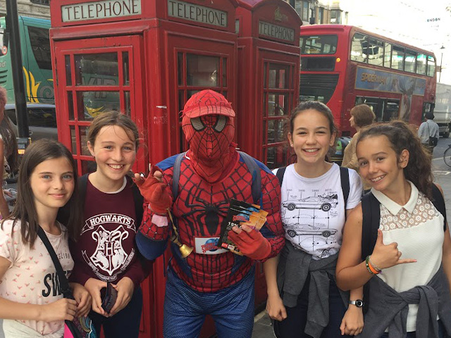 visite de londres photographie aux cotes de spiderman voyage jeunes hiver