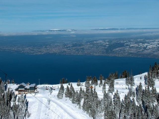 Magnifique panorama sur le Léman et dans les Alpes observé en colo de vacances cet hiver
