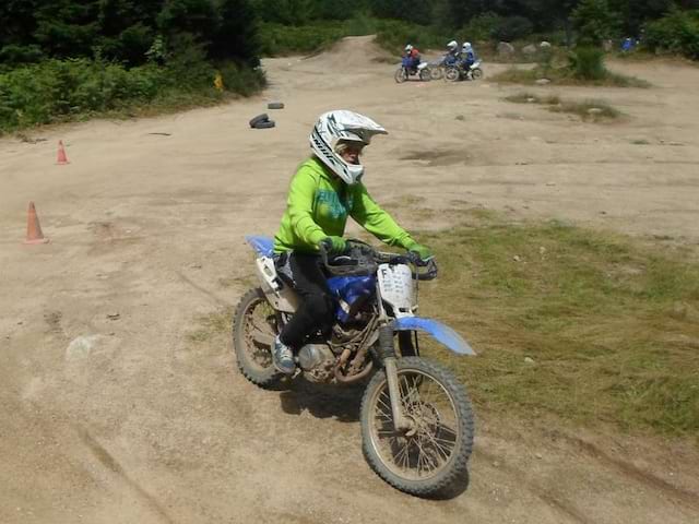 Enfants à moto en colo