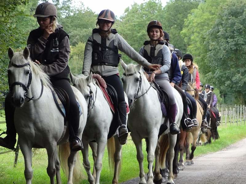 Sortie à cheval en colonie de vacances au domaine de l'esperance