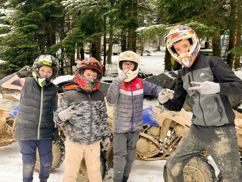 Activité quad en colo de vacances cet hiver au centre de Retournac qui accueille les jeunes en colo de vacance