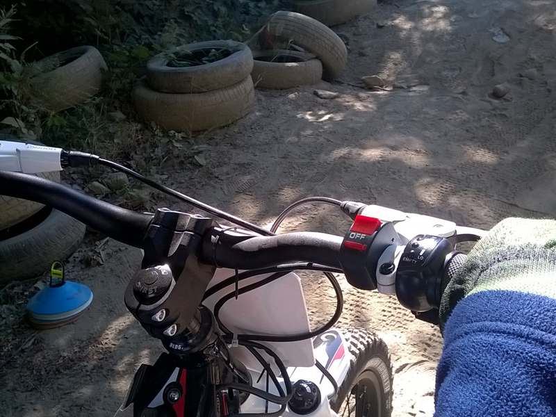 Apprendre à conduire une moto en colonie de vacances