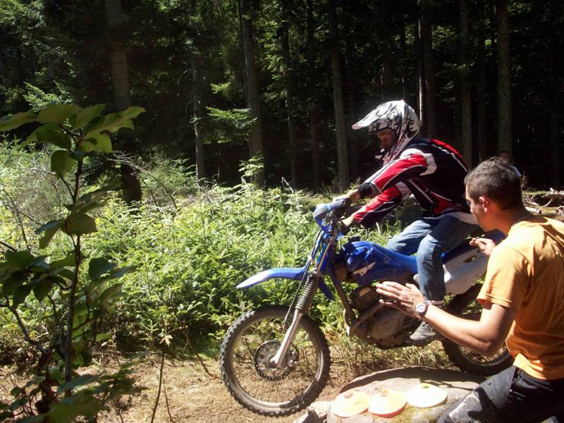 Apprendre à faire de la moto en colonie de vacances
