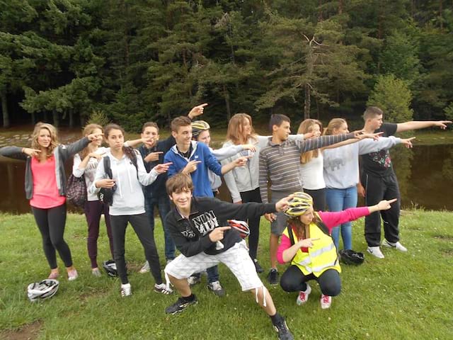 Groupe d'enfants en colonie de vacances