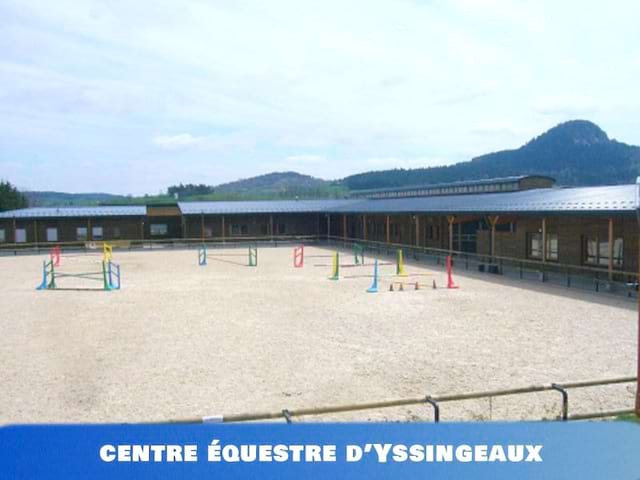 Centre équestre d'Yssingeaux pour les colonies de vacances équitation pour ados