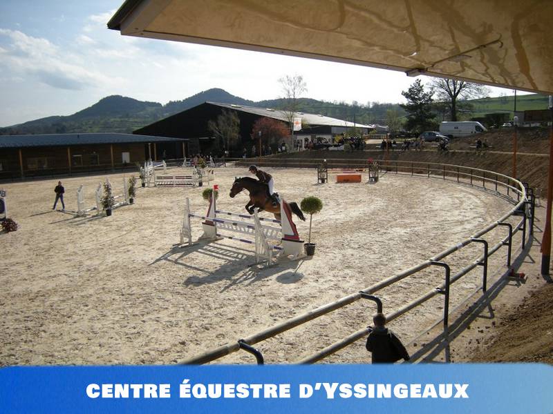 manège du centre équestre de colonie de vacances d'yssingeaux