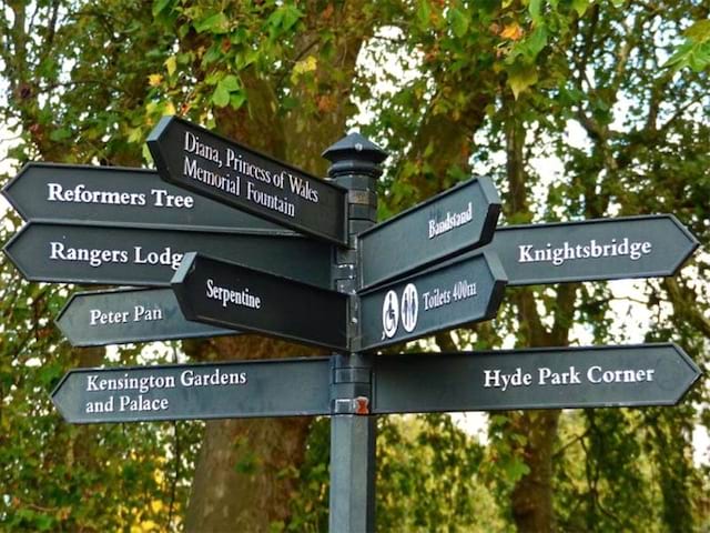 Panneau de signalisation des monuments à Londres