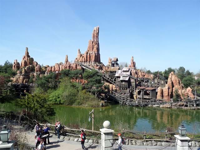 Attraction Disneyland en colonie de vacances