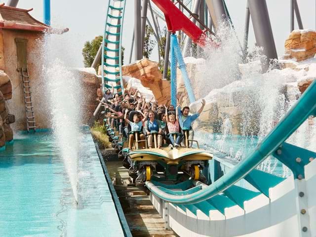 Attraction à PortAventura où les jeunes ont été en colonie de vacances ce printemps