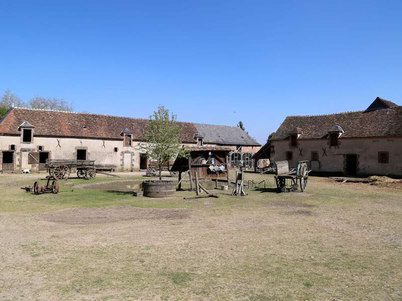 corps de ferme en colonie de vacances au printemps