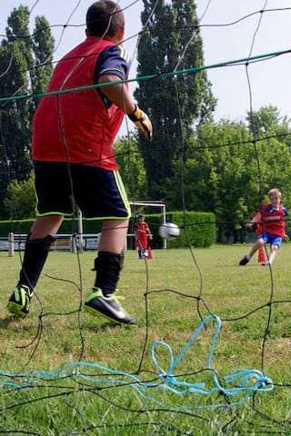 gardien de but football en colonie de vacances multisports au printemps