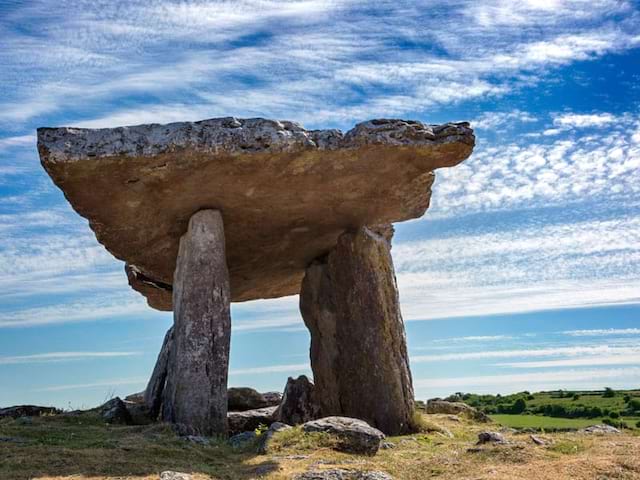 Dolmen Poulnabrone en Irlande à Burren