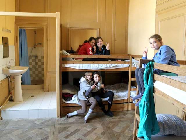 Chambre d'enfants en colonie de vacances ce printemps au chateau