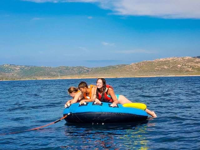 bouée tractée colonie de vacances ados corse