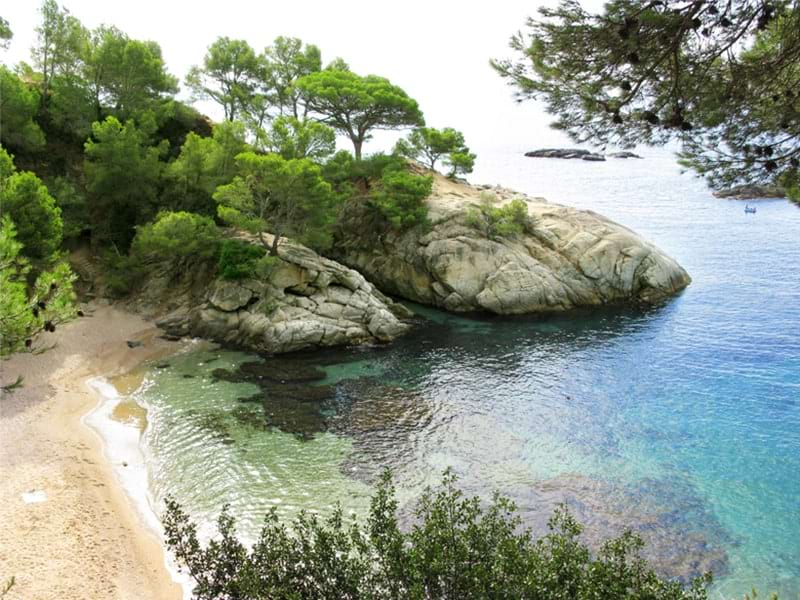 Vue sur un joli paysage de Corse durant une colonie de vacances pour ados