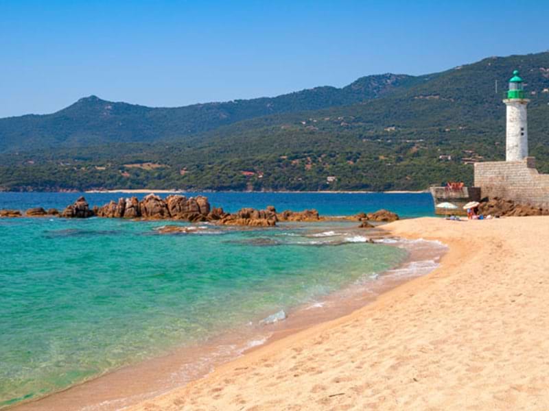 Vue sur les paysages de Corse durant une colo pour ados du printemps