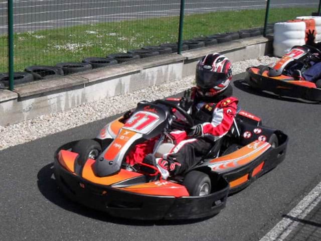 Course de kart en colonie de vacances Graine de pilotes durant le printemps