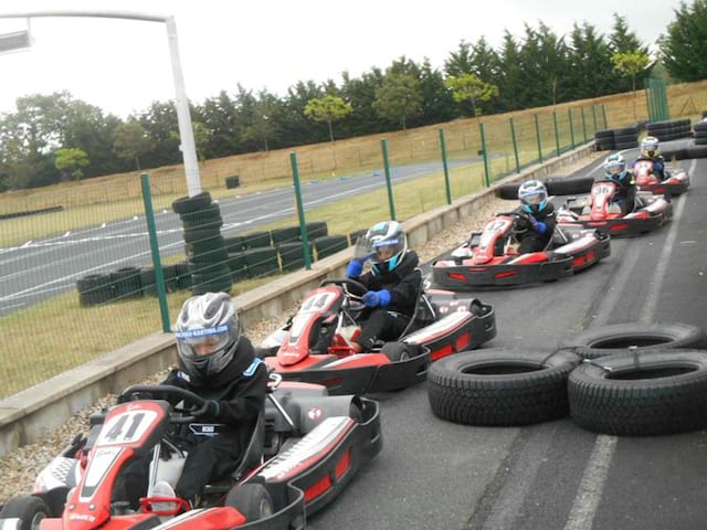 Course de kart en colonie de vacances Graine de pilotes durant le printemps