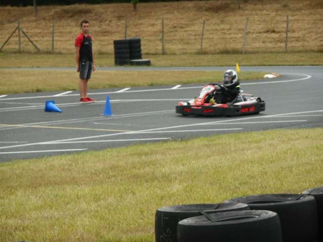 Course de kart en colonie de vacances Graine de pilotes durant le printemps