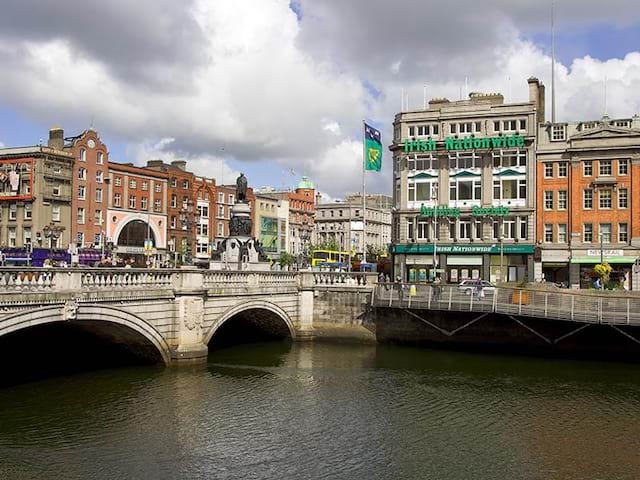 Pont à Dublin lors d'une colonie de vacances ados durant le printemps