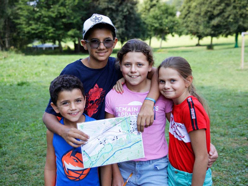 Activité jeu de piste, course d'orientation en colo de vacances ce printemps à Vassieux en Vercors