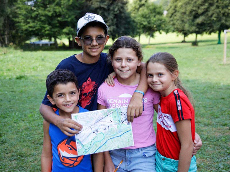 Activité jeu de piste, course d'orientation en colo de vacances ce printemps à Vassieux en Vercors