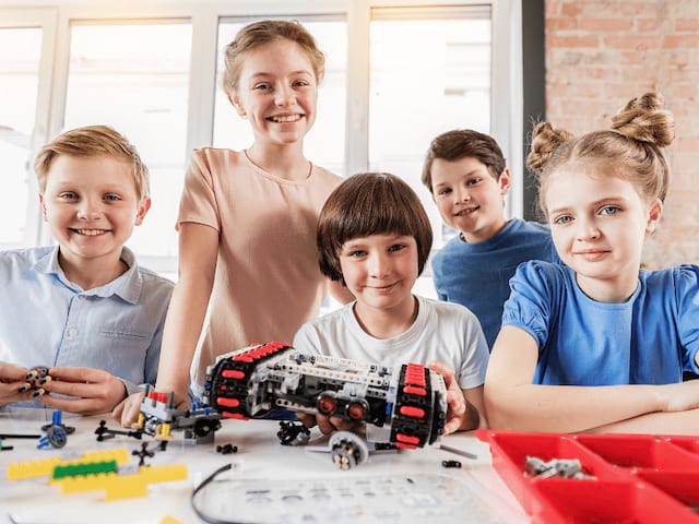 Activité construction block en colo de vacances artistique et sportive ce printemps pour les 7-13 ans