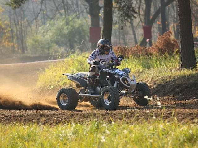 Activité quad et moto en colonie de vacances ce printemps pour les 7-13 ans