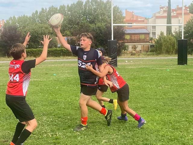 Jeunes qui font du rugby ce printemps en colo de vacances