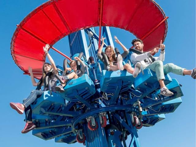 Activité au parc Walibi en Belgique où les jeunes ont été au printemps et où ils se sont bien amusés