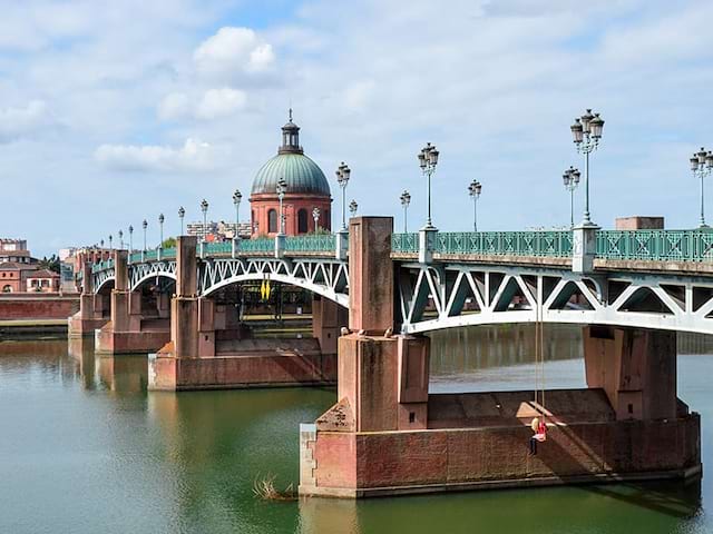 Vue sur le pont St Pierre ce printemps en colo de vacances