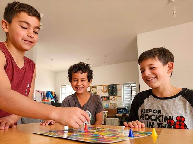 Enfants 12 ans colonie de vacances jeux de societe