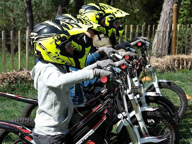 Activité moto en colo de vacances multi activités pendant les vacances de printemps