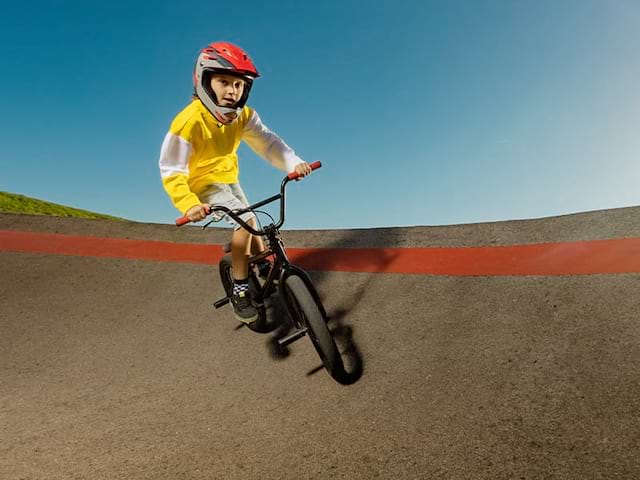 Parcours pumptrack en colo de vacances multi activités pour pré ados