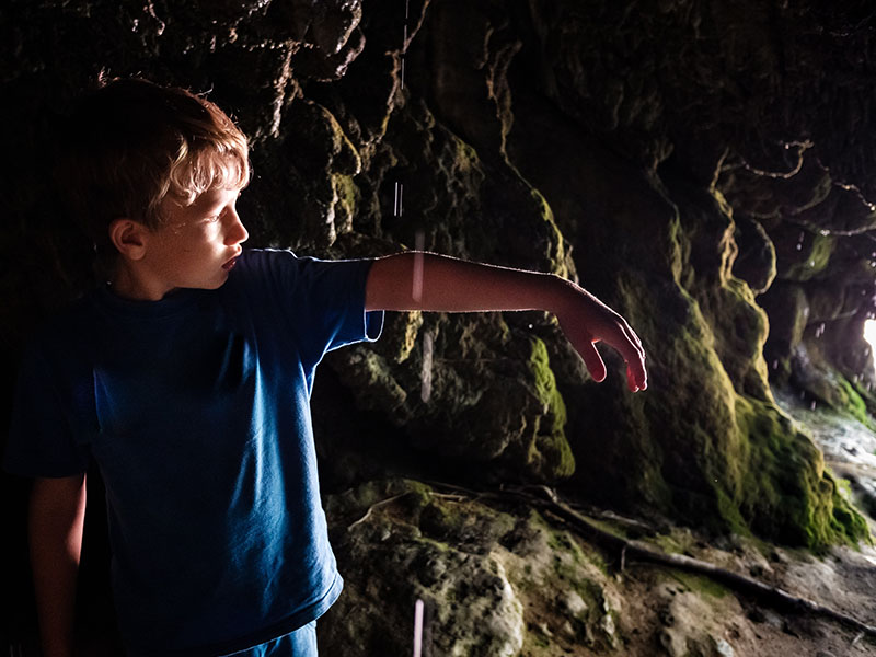 Activité spéléologie en colonie de vacances ce printemps à Vassieux