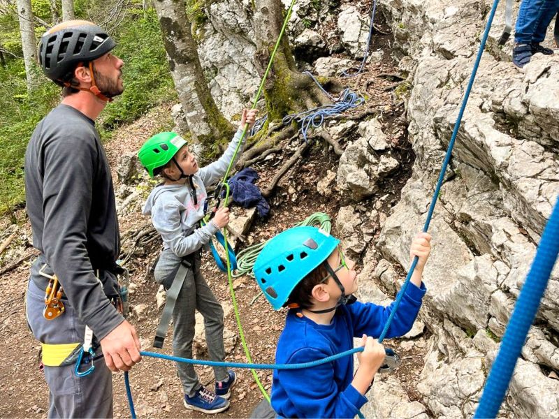 Activité escalade en colo de vacances multi activités à Vassieux