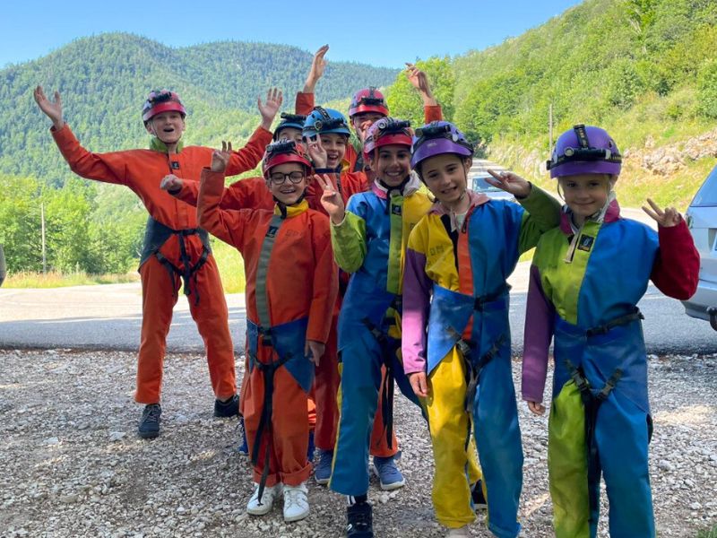 Groupe de jeunes en colo de vacances à Vassieux en Vercors