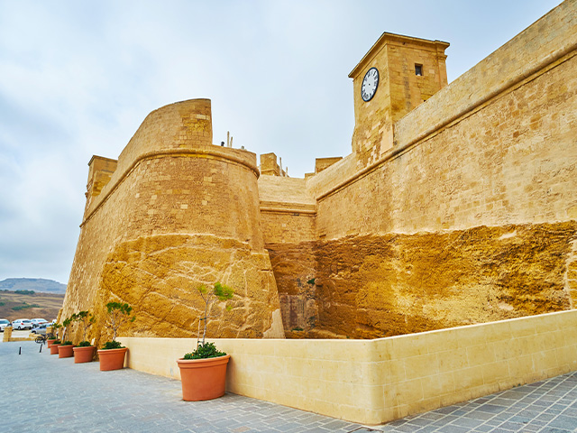 forteresse medievale remparts de la citadelle de rabat voyage malte paques