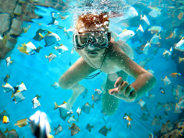 Activité snorkeling en colo de vacances ce printemps à Minorque