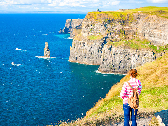 Jeune fille en colo de vacances en Irlande ce printemps
