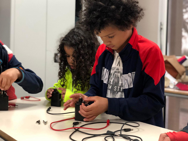 experience energie electrique atelier pour enfants