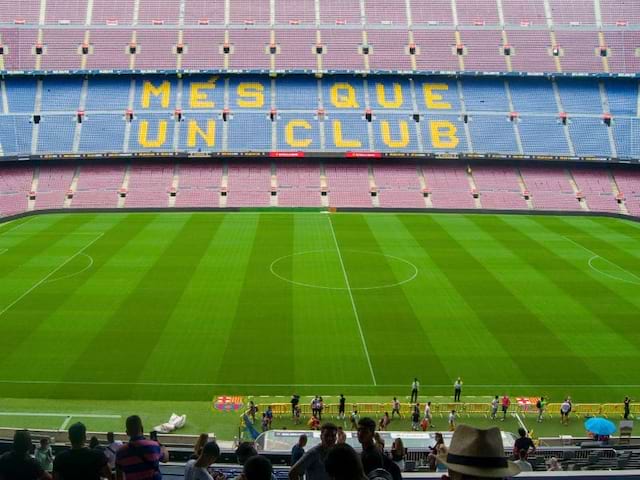 Stade Camp Nou en colo de vacances ce printemps pour ados