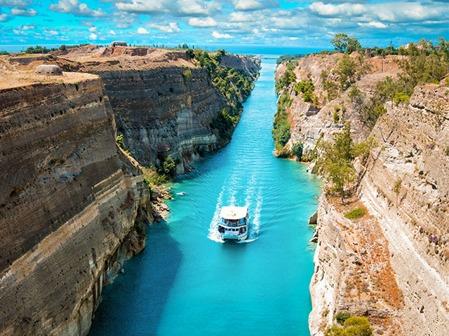 vue spectaculaire sur le canal de corinthe et son eau bleue sejour special ados a paques