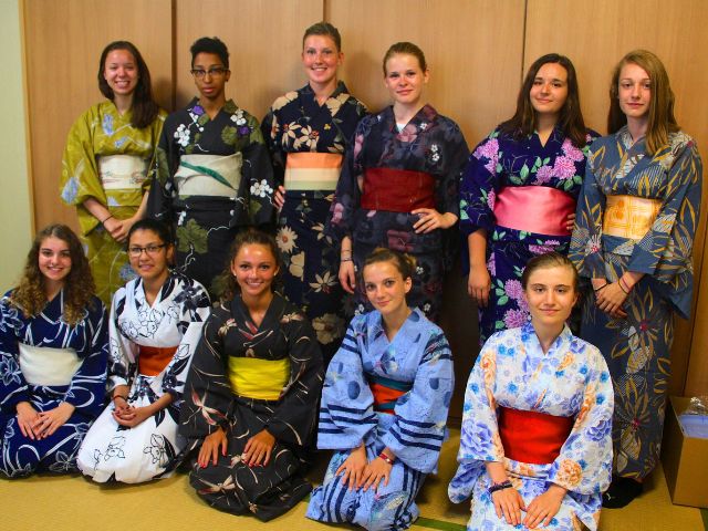 Groupe ados en colo de vacances ce printemps à Tokyo