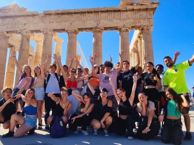 Groupe ados en colo de vacances à Athenes en Grece ce printemps