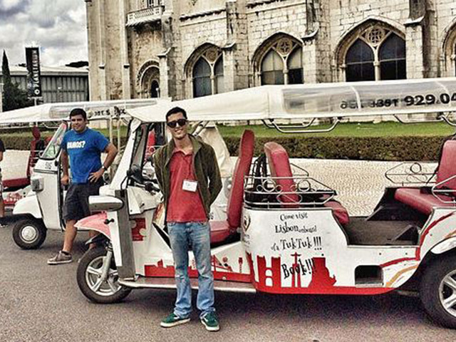 balade en tuk tuk moyen de locomotion portugais