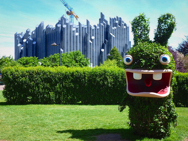lapin cretin devant le futuroscope sejour avril