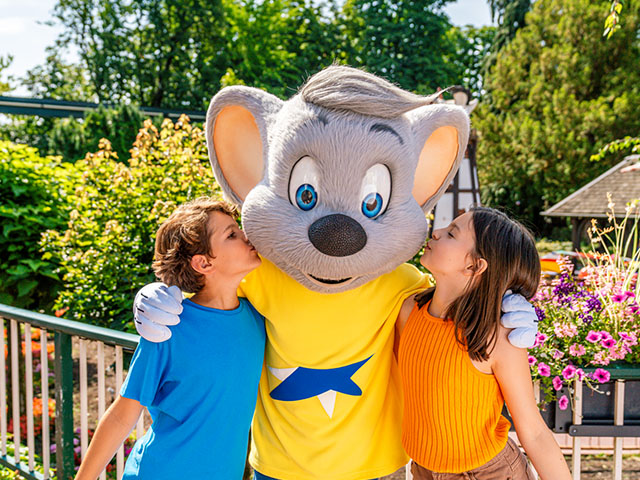 jeunes au parc d'attractions europapark colo de vacances 