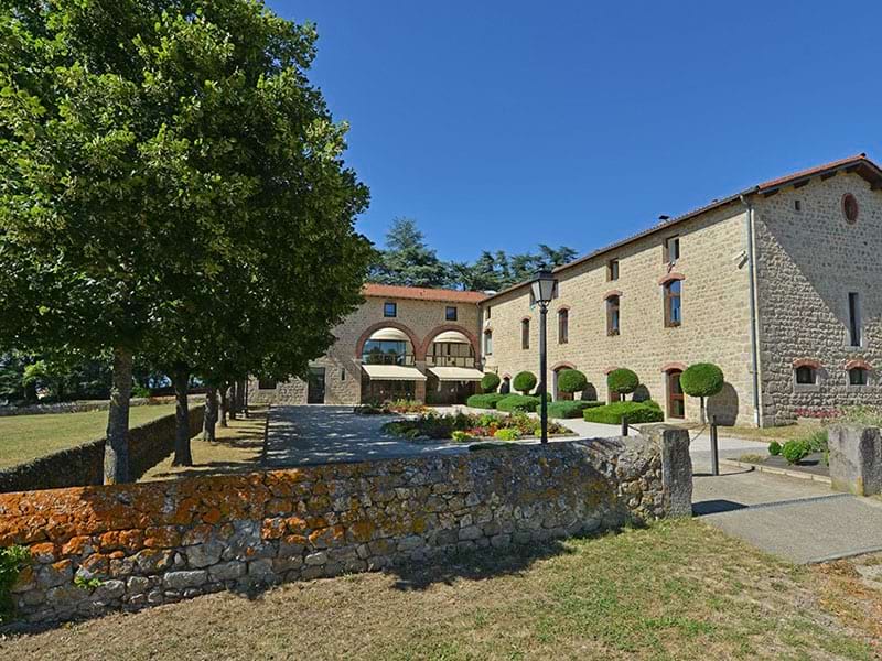 Vue sur le centre de Beauvoir lors d'une colonie de vacances Le corps et l'esprit durant le printemps