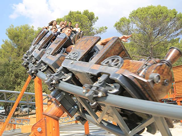 Attraction pour enfants du parc OK Corral